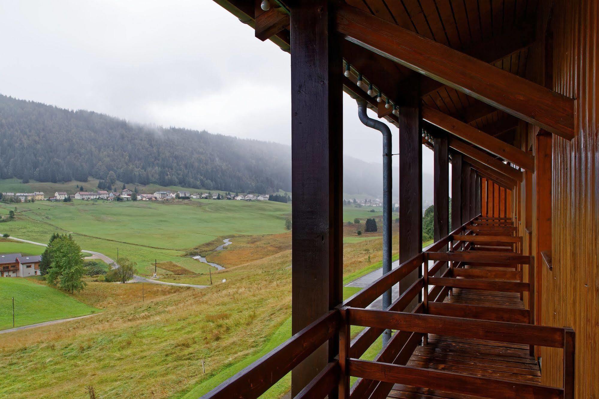 Hotel Club Le Risoux Bois-dʼAmont Exterior foto